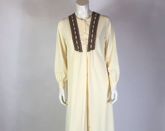 Vintage 70's Gossard Artemis Ivory Nylon Peignoir Set: Robe and Night Gown sz small