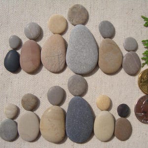 Pessoas de seixo - Quadro de arte com seixo faça você mesmo - Materiais para arte com seixo - Pedras marinhas naturais - 12 pequenas figuras humanas - P45