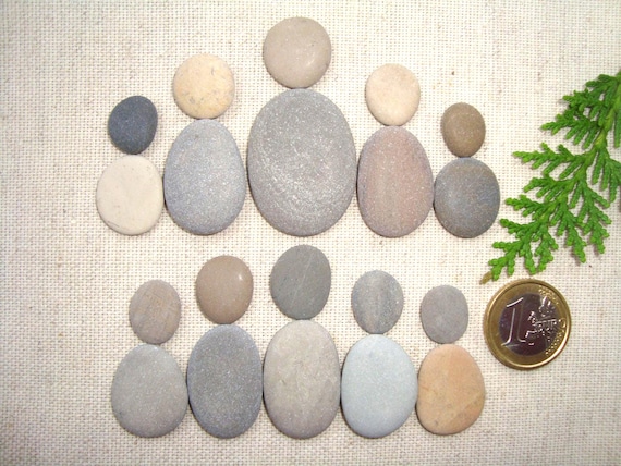 Pebble People - DIY Pebble Art Picture - Pebble Art Supplies - Natural Sea Stones - Chunky - 10 Piccole Figure Umane - P91
