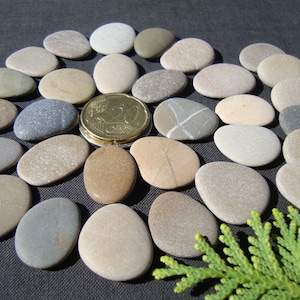 Small Sea Pebbles 0.8"- 0.9" - Flat Colorful Beach Stones -  Italian Sea Pebbles - Craft/Jewelry Supplies - Pebble Art Supplies - P73
