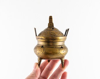 Vintage Chinese Etched Brass Incense Burner with Lid, Footed Asian Cone Incense Holder, Vintage Asian Decor