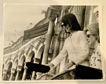 1966 Jacqueline Kennedy in Seville Spain Original UPI Press Photo – El Cordobés Bullfight