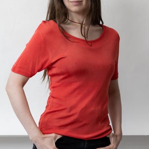 90s Coral Red Ribbed Tee Vintage Fitted Scoop Neck Stretch Top Size L
