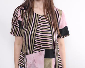 Jaren 90 roze zwarte blouse met patchwork strepen, vintage boxy top met abstracte print, maat M