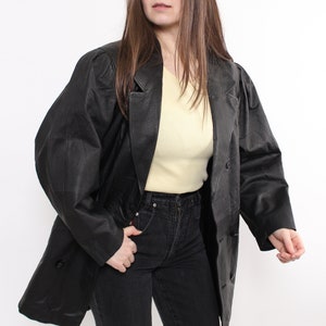 Gabardina de cuero negro estilo años 90, chaqueta blazer vintage de doble botonadura, corte holgado y talla M.