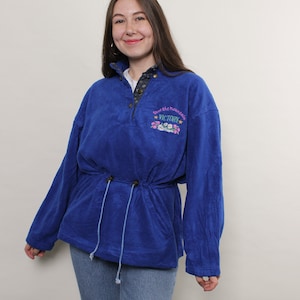 90s embroidered fleece sweatshirt in blue, vintage winter sport wear jumper, Size M