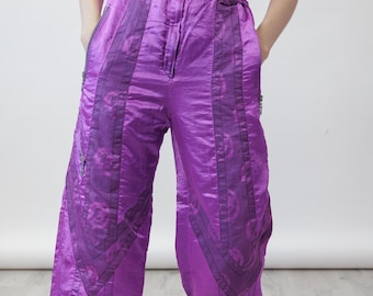 Pantalones de esquí vintage brillantes color púrpura orquídea de los años 80 con paneles en espiral de espiga, cintura alta, talla M.