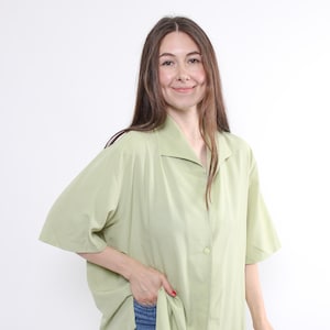 90s light green blouse with shoulder pads, vintage short sleeve shirt in viscose blend, Size XL