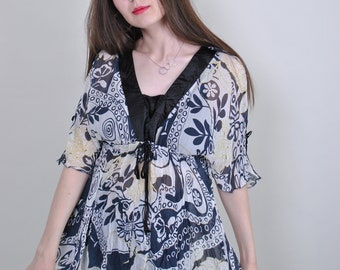 Vintage Y2k Floral Blouse: Deep V-Neck Boho Top, Size M