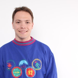 90s winter sportswear sweatshirt, vintage ski print athletic sweatshirt in blue, Size M
