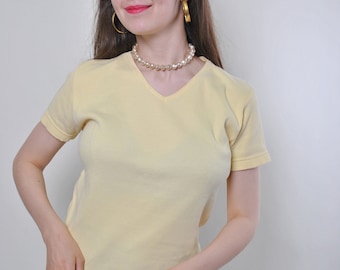 90s minimalist tee, yellow v-neck t-shirt MEDIUM size fitted summer top Size M