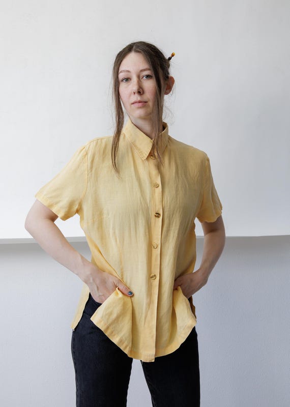 90s Butter Yellow Linen Shirt Vintage Point Collar Tortoiseshell Button Up Blouse Size L