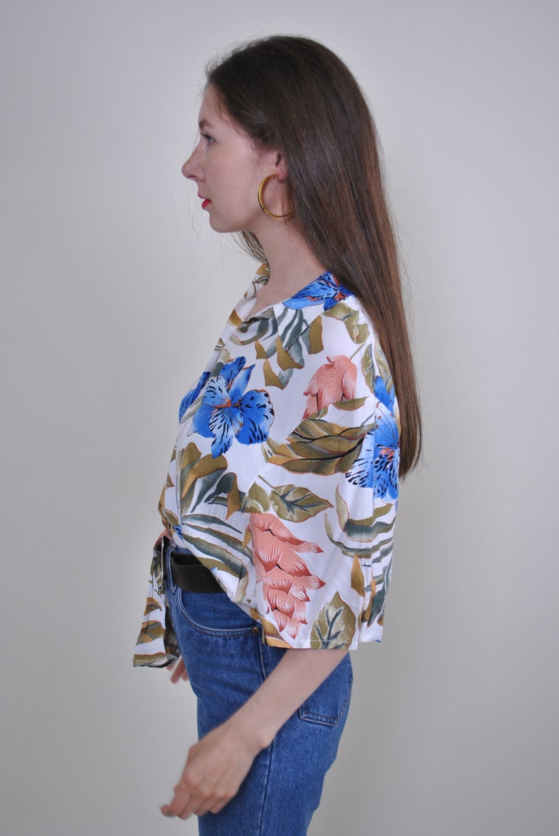 Flowers blouse 1990s 1980s vintage blue green white nature plant summer print short sleeve hipster shirt