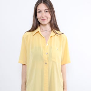 90s Yellow Polyester Blouse: Vintage Short Sleeve Button-Up Shirt, Size M