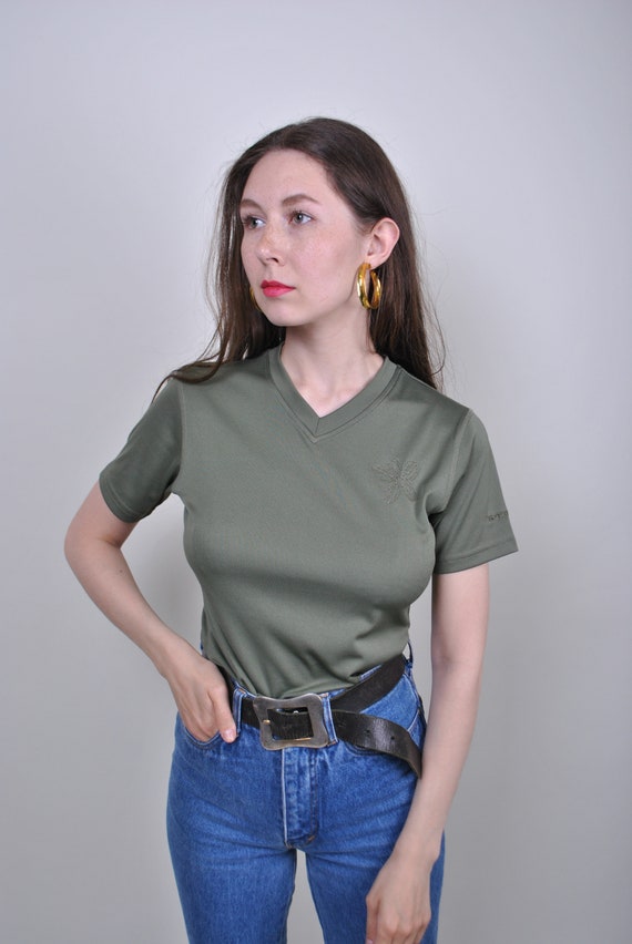 90s khaki green vneck tshirt with flower embroidery, Size S