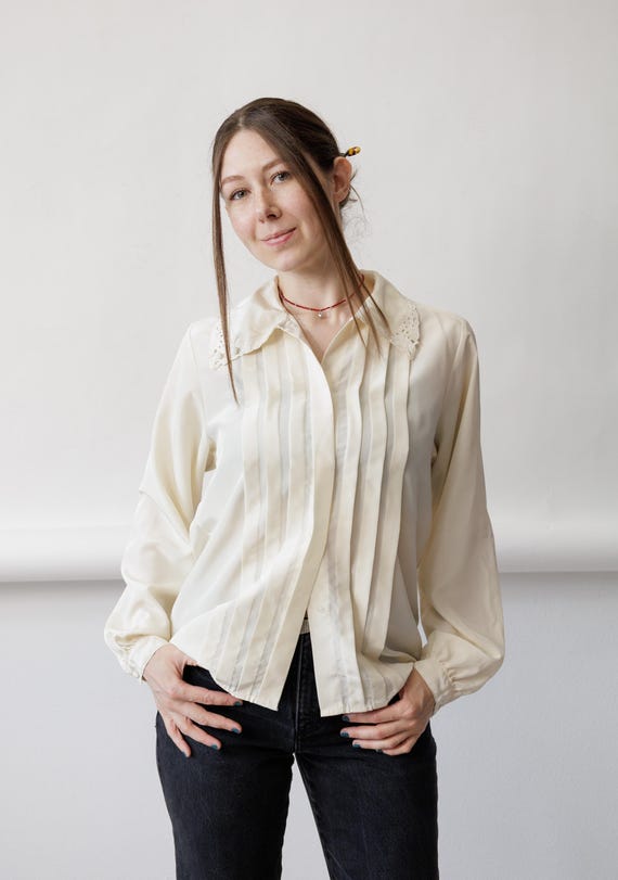 80s Cutwork Lace Collar Cream Blouse Pintuck Pleated Front Hidden Placket Secretary Shirt M