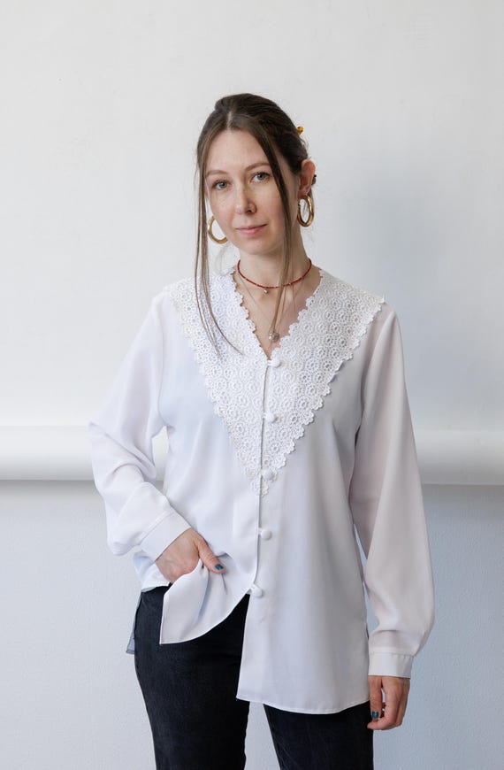 90s white guipure lace collar blouse, covered buttons Victorian style top, size Large
