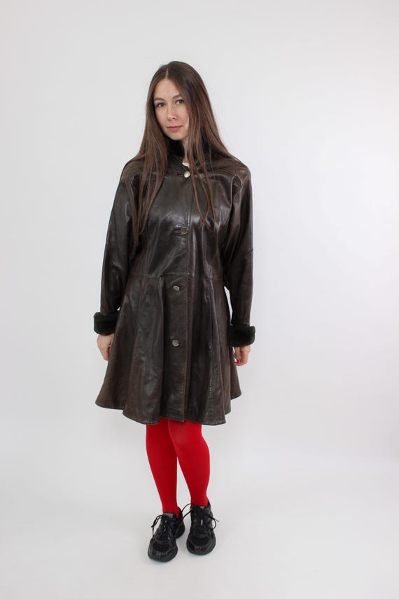 Vintage 90s Brown Leather Flared Coat with Shearling Cuffs - Size M