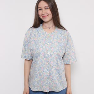 90s Floral Print Blouse: Retro Blue Flowers, Size M