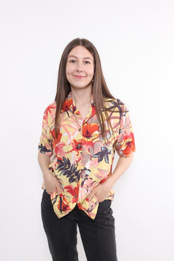 90s flowers print short sleeve blouse, vintage multicolor button front summer shirt, Size M