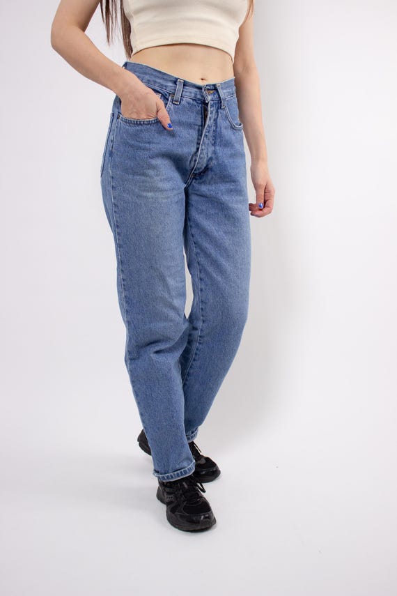 90s High Waist Mom Jeans Straight Tapered Leg Medium Blue Wash Vintage Denim