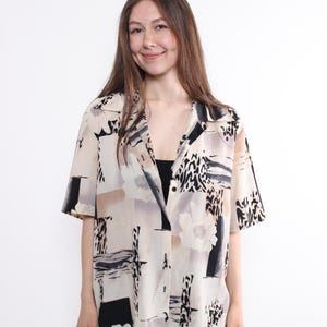 90s flowers print blouse, vintage short sleeve abstract artsy blouse , Size L