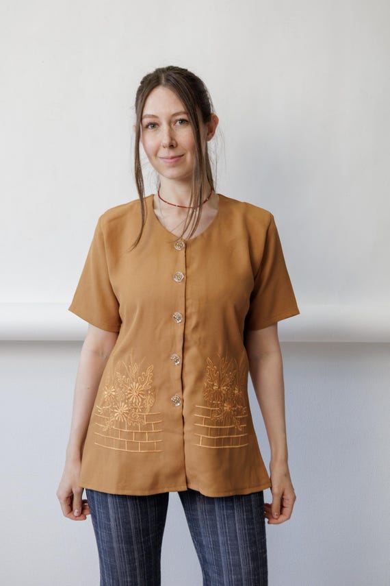 90s Camel Embroidered Blouse Vintage Flower Basket Longline V Neck Button Up Size M