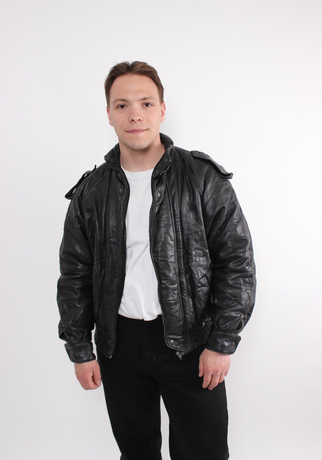 ジャケット・アウター 80s short real leather bomber jacket L Vintage 80s Black Leather Bomber Jacket L Cropped Aviator Jacket