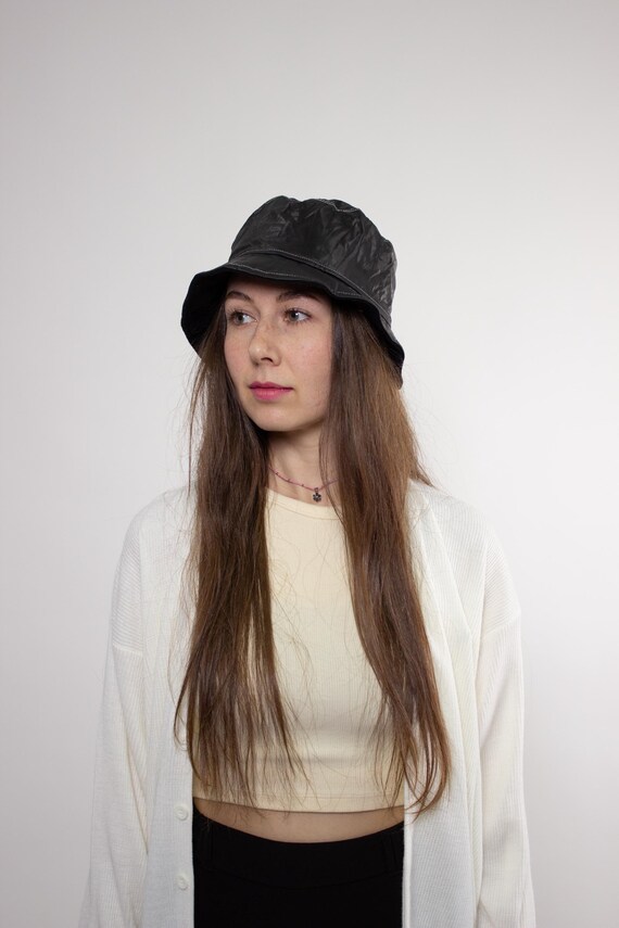 Vintage 90s Black Bucket Hat – Shiny Fleece Lining Retro Cozy Outdoor Hat