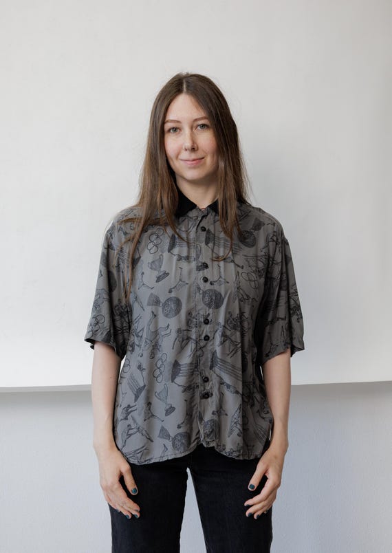 90s Grey Sport Print Shirt Vintage Athletics Novelty Boxy Button Up Blouse L
