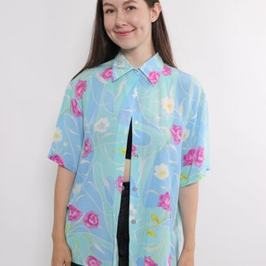 80s floral silk blouse in blue, vintage flowers print button front blouse, Size L