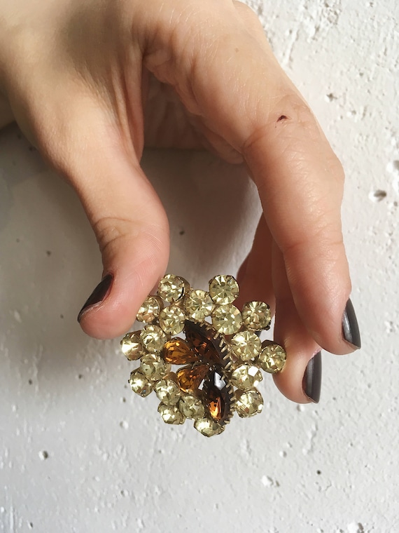 Broche pour femme des années 70 - France