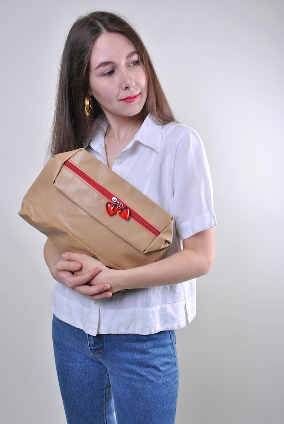 90s Vintage Beige Clutch: Red Zip, Heart Details