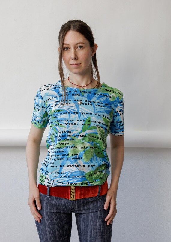 Y2K Tropical Text Print Tee Vintage Palm Leaf Typewriter Scoop Neck Top Size S
