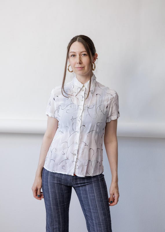 90s White Sheer Blouse Vintage Embroidered Vine Short Sleeve Collared Shirt Size M