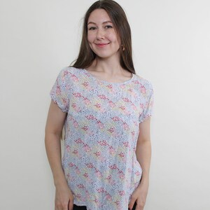 90年代ヴィンテージ ビスコース フローラル ブラウス：ロマンティックな半袖トップス（サイズM）