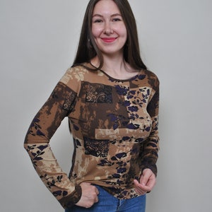 Blusa tipo jersey color marrón Y2k, top elástico con estampado de flores vintage, top corto elástico de moda de los años 2000, camisa floral de manga larga, talla M