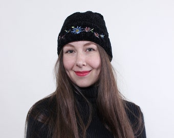 90s Cute flowers beanie hat, vintage black embroidered floral winter hat ONE SIZE