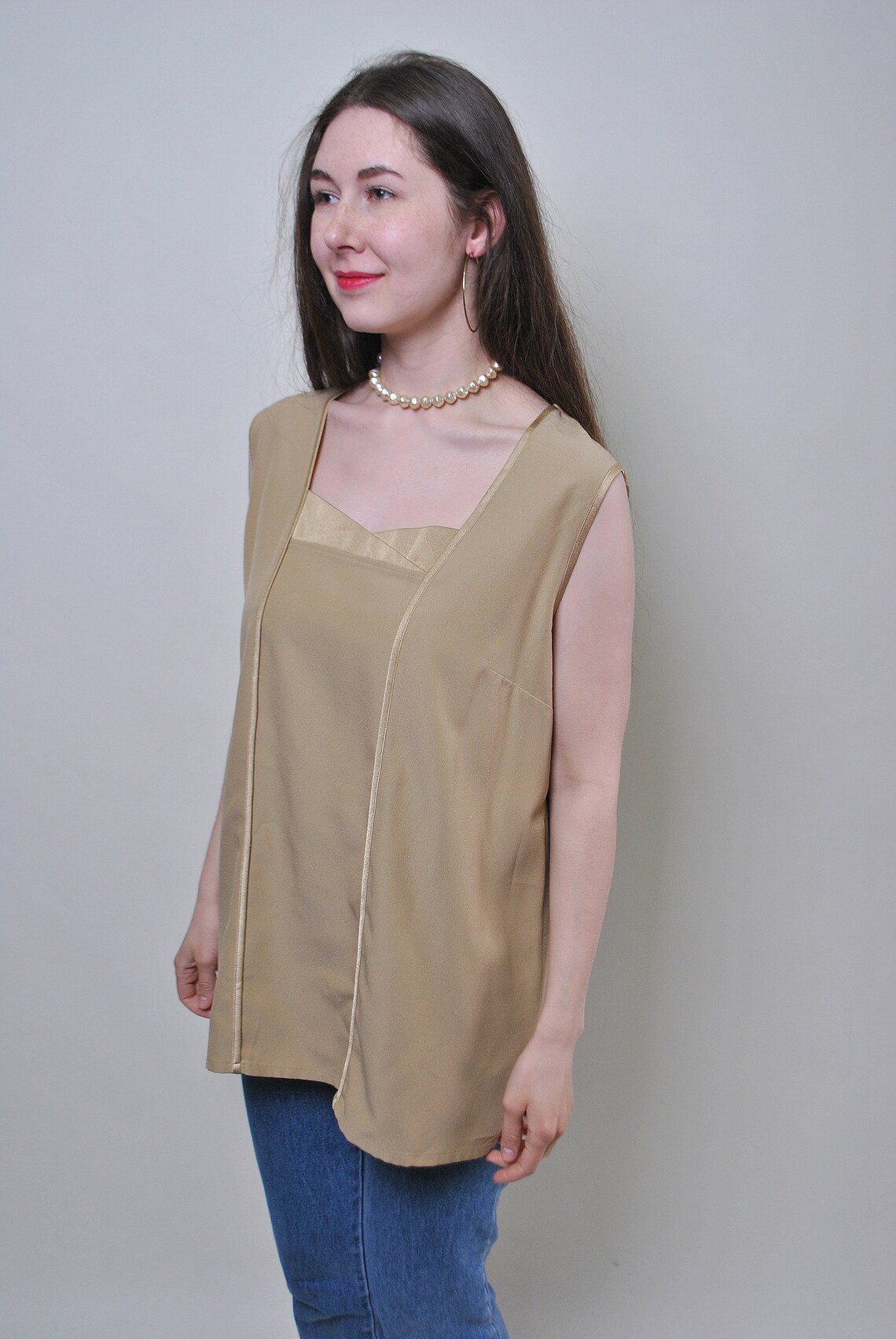 womens beige sleeveless tops