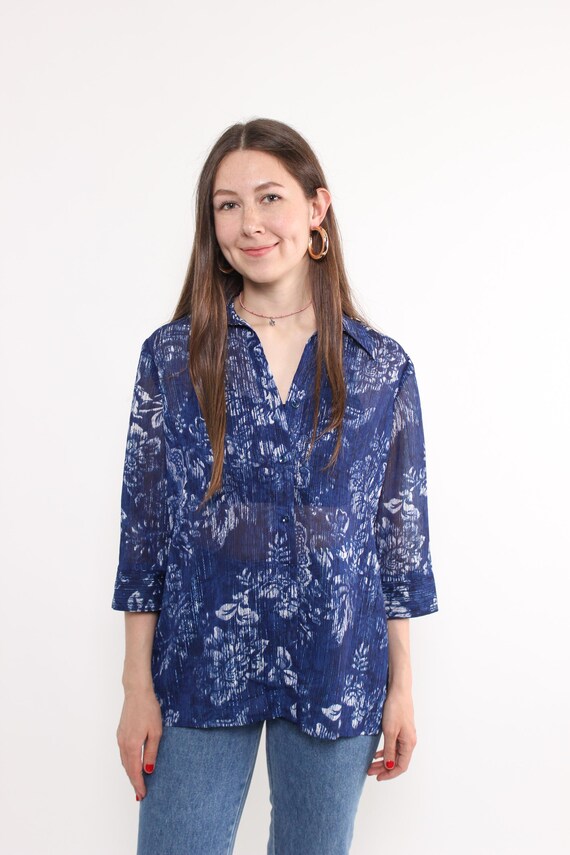 90s Navy Floral Sheer Blouse Vintage White Print Crinkle Texture Top Size M