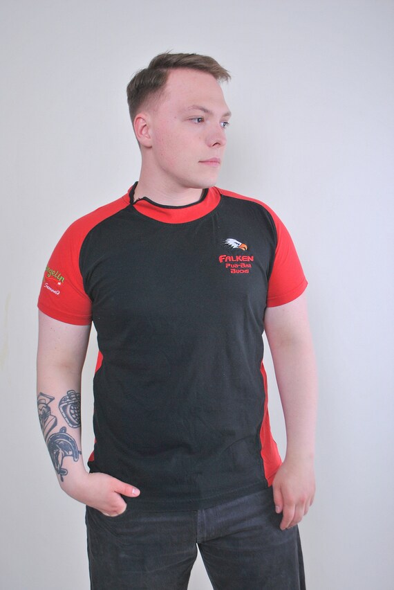 90s darts team jersey, Eagle embroidery men vintage black tshirt, Size L
