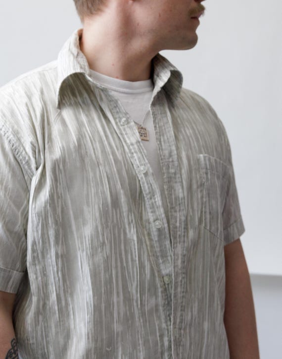 90s Grey Crinkle Texture Shirt Vintage Short Sleeve Ikat Stripe Button Up Size M