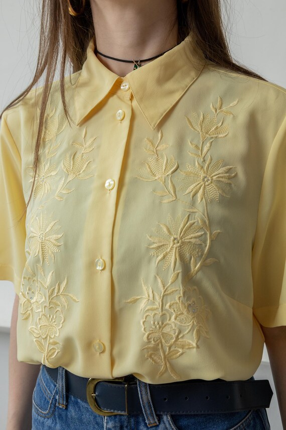 Floral Embroidered Camp Collar Blouse Vintage 90s Butter Yellow Button up Shirt Size L