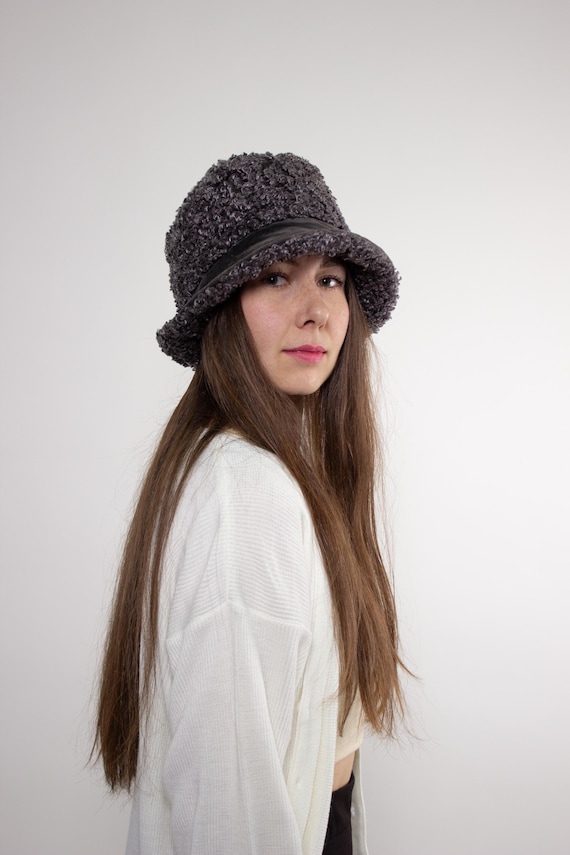 90s Textured Gray Bucket Hat – Vintage Curly Fleece Style Soft Winter Hat