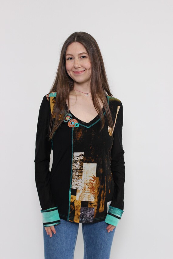 Y2K Collage Print Top Crochet Flower Applique Long Sleeve V Neck Artsy Size L