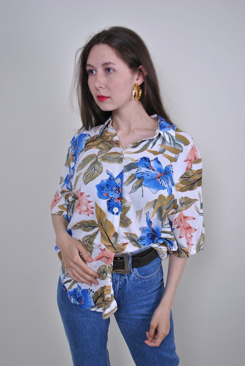 Flowers blouse 1990s 1980s vintage blue green white nature plant summer print short sleeve hipster shirt