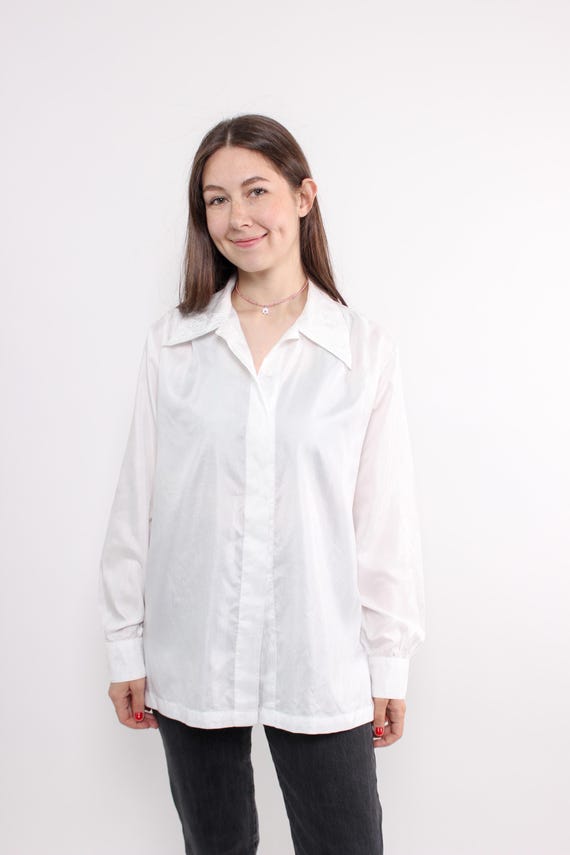 White vintage blouse with embroidered collar, 90s oversized long sleeve button up, size L
