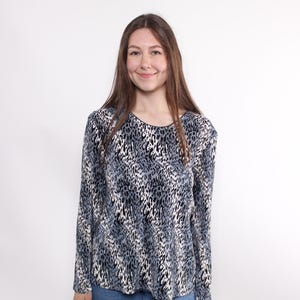 90s leopard print pullover blouse, vintage long sleeve blouse in blue, Size M