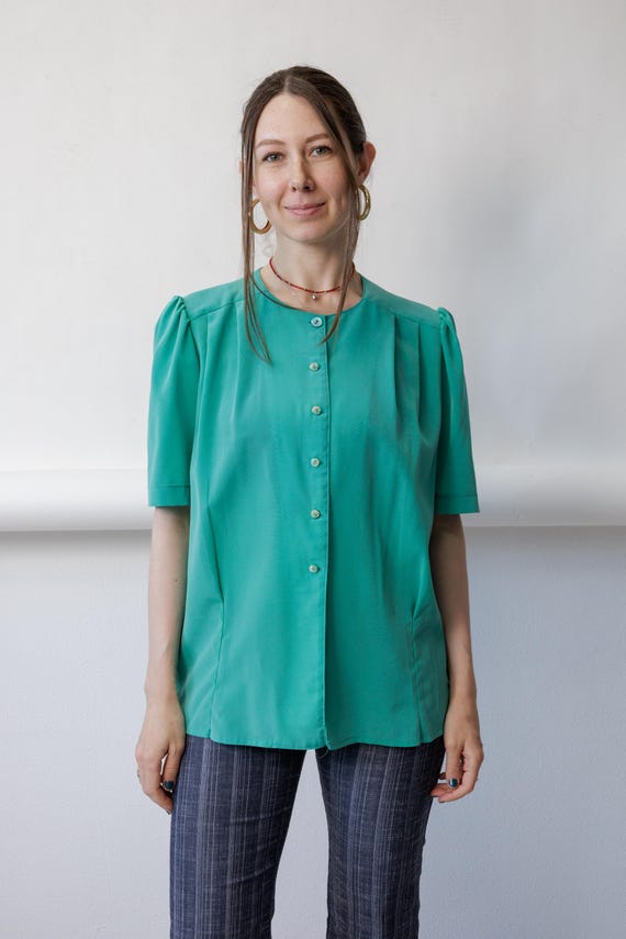90s Emerald Green Blouse Vintage Pleated Shoulder Short Sleeve Collarless Size M