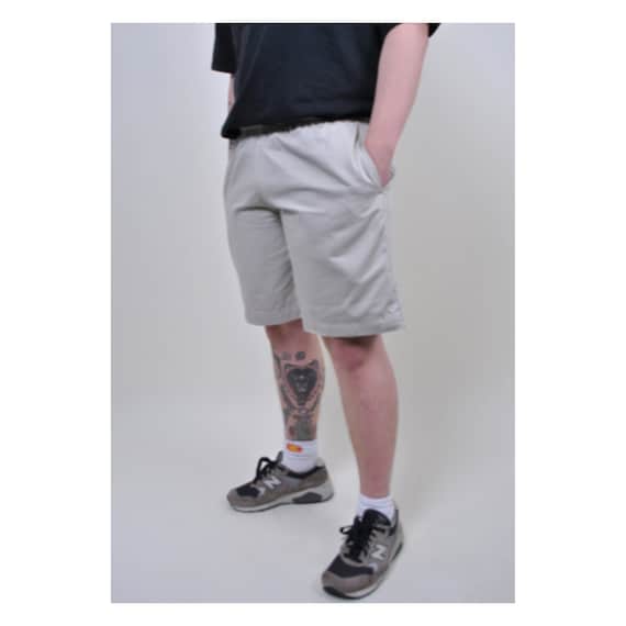90s minimalist Bermuda shorts, vintage stretchy waist chino shorts, Size L
